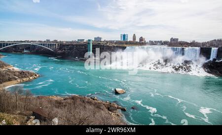 Niagarafälle, Kanada - 8. März 2024: Panoramablick auf die Niagarafälle in Kanada Stockfoto