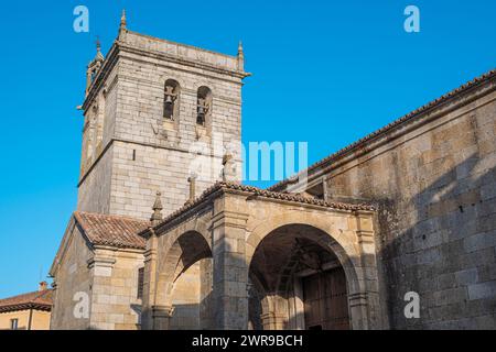 Eine Kirche aus dem 18. Jahrhundert unserer Lieben Frau der Himmelfahrt im wunderschönen Dorf La Alberca, Spanien Stockfoto