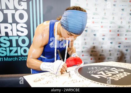 Busto Arsizio, Italien. März 2024. Alessia Mesiano während der Boxing Road to Paris, Boxspiel in Busto Arsizio, Italien, 11. März 2024 Credit: Independent Photo Agency/Alamy Live News Stockfoto
