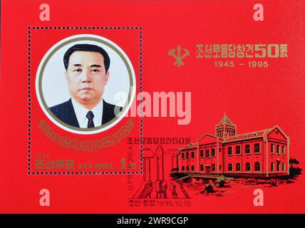 Block mit entlöschter Briefmarke von Nordkorea, auf der Kim Il Sung, koreanische Arbeiterpartei, 50. Jahrestag um 1995 gezeigt wird. Stockfoto