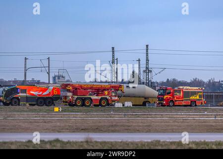 Flughafen Stuttgart, Flughafenfeuerwehr. // Stuttgart, Baden-Württemberg, Deutschland, 10.03.2024. *** Flughafen Stuttgart, Feuerwehr Flughafen Stuttgart, Baden Württemberg, Deutschland, 10 03 2024 Stockfoto