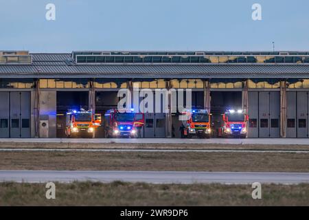 Flughafen Stuttgart, Flughafenfeuerwehr. // Stuttgart, Baden-Württemberg, Deutschland, 10.03.2024. *** Flughafen Stuttgart, Feuerwehr Flughafen Stuttgart, Baden Württemberg, Deutschland, 10 03 2024 Stockfoto