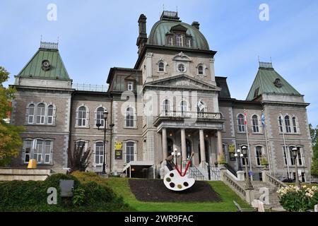 Historisches Stadthaus. Sherbrooke, Québec City Hall, obere Etage. Grünes Kupferdach. Stockfoto