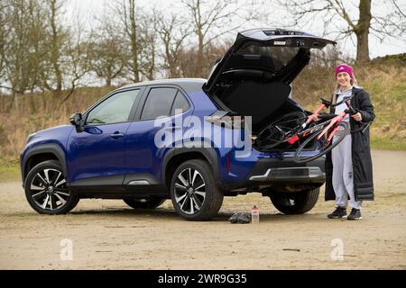 Am 28./01/22 Olympiasiegerin Laura Kenny überreicht ihr neues Toyota Yaris Cross. Alle Rechte vorbehalten: F Stop Press Ltd Stockfoto