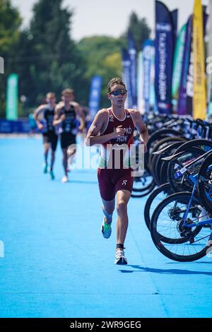 BALIKESIR, TURKIYE - 05. AUGUST 2023: Athleten, die in der Laufkomponente der Europa-Triathlon-Sprint- und Staffelmeisterschaften in Balikesir antreten Stockfoto