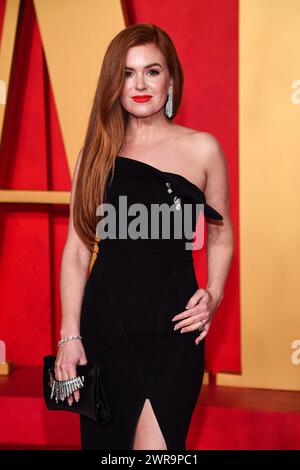 USA. März 2024. Isla Fisher geht auf dem roten Teppich bei der Oscar Party der Vanity Fair 2024, die am 10. März 2024 im Wallis Annenberg Center for the Performing Arts in Beverly Hills stattfand. (Foto: Anthony Behar/SIPA USA) Credit: SIPA USA/Alamy Live News Stockfoto