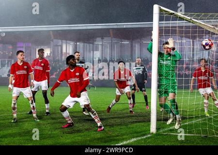 Eindhoven, Niederlande. März 2024. EINDHOVEN, 11.03.2024, PSV Campus de Herdgang, niederländischer Fußball Keuken Kampioen Divisie, Saison 2023/2024, Spiel zwischen Jong PSV und FC Groningen, Torversuch FC Groningen Spieler Marvin Peersman während des Spiels Jong PSV - Groningen Credit: Pro Shots/Alamy Live News Stockfoto