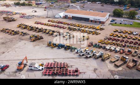 15/07/21 Baumaschinen und Schwerkraftwerke vor dem Hauptsitz von Richie Bros UK auf dem neu errichteten ehemaligen Zechen-Standort in Maltby, Stockfoto