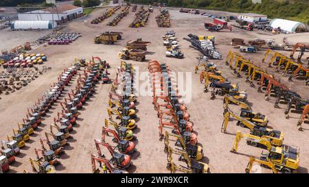 15/07/21 Baumaschinen und Schwerkraftwerke vor dem Hauptsitz von Richie Bros UK auf dem neu errichteten ehemaligen Zechen-Standort in Maltby, Stockfoto