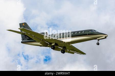 Eine Cessna 680 Citation Sovereign von Gestair ist im Landeanflug auf den Flughafen Zürich. Immatrikulation EC-MLV. (Zürich, Schweiz, 02.10.2022) Stockfoto