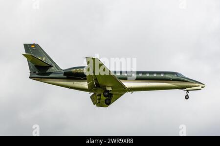 Eine Cessna 680 Citation Sovereign von Gestair ist im Landeanflug auf den Flughafen Zürich. Immatrikulation EC-MLV. (Zürich, Schweiz, 02.10.2022) Stockfoto