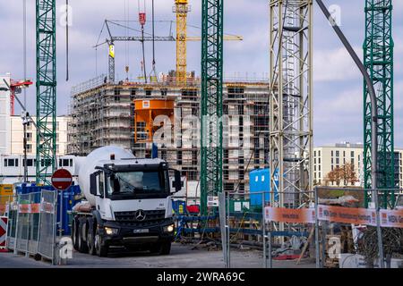 Baustellen im Osten der Hafencity Hamburg, Bürogebäude, neuer Stadtteil an der Elbe, auf dem Gelände des ehemaligen Freihafens, hier entstanden, bis in die 2030er Jahre, Wohneinheiten für 14,000 Menschen, 3000 Hotelbetten, 45,000 Arbeitsplätze, Hamburg, Deutschland Hamburg Hafencity *** Baustellen im Osten der Hafencity Hamburg, Bürogebäude, neuer Stadtteil an der Elbe, auf dem Gelände des ehemaligen Freihafens, Wohneinheiten für 14.000 Personen, 3.000 Hotelbetten, 45.000 Arbeitsplätze, Hamburg, Deutschland Hamburg Hafencity, soll bis in die 2030er Jahre fertiggestellt werden Stockfoto