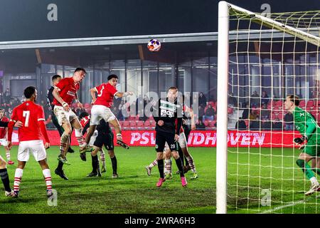 Eindhoven, Niederlande. März 2024. EINDHOVEN, 11.03.2024, PSV Campus de Herdgang, niederländischer Fußball Keuken Kampioen Divisie, Saison 2023/2024, Spiel zwischen Jong PSV - FC Groningen, FC Groningen Spieler Marvin Peersman erzielt das Tor während des Spiels Jong PSV - Groningen Credit: Pro Shots/Alamy Live News Stockfoto