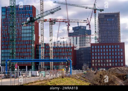 Baustellen im Osten der Hafencity Hamburg, Bürogebäude, neuer Stadtteil an der Elbe, auf dem Gelände des ehemaligen Freihafens, hier entstanden, bis in die 2030er Jahre, Wohneinheiten für 14,000 Menschen, 3000 Hotelbetten, 45,000 Arbeitsplätze, Hamburg, Deutschland Hamburg Hafencity *** Baustellen im Osten der Hafencity Hamburg, Bürogebäude, neuer Stadtteil an der Elbe, auf dem Gelände des ehemaligen Freihafens, Wohneinheiten für 14.000 Personen, 3.000 Hotelbetten, 45.000 Arbeitsplätze, Hamburg, Deutschland Hamburg Hafencity, soll bis in die 2030er Jahre fertiggestellt werden Stockfoto