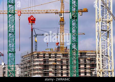 Baustellen im Osten der Hafencity Hamburg, Bürogebäude, neuer Stadtteil an der Elbe, auf dem Gelände des ehemaligen Freihafens, hier entstanden, bis in die 2030er Jahre, Wohneinheiten für 14,000 Menschen, 3000 Hotelbetten, 45,000 Arbeitsplätze, Hamburg, Deutschland Hamburg Hafencity *** Baustellen im Osten der Hafencity Hamburg, Bürogebäude, neuer Stadtteil an der Elbe, auf dem Gelände des ehemaligen Freihafens, Wohneinheiten für 14.000 Personen, 3.000 Hotelbetten, 45.000 Arbeitsplätze, Hamburg, Deutschland Hamburg Hafencity, soll bis in die 2030er Jahre fertiggestellt werden Stockfoto