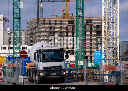 Baustellen im Osten der Hafencity Hamburg, Bürogebäude, neuer Stadtteil an der Elbe, auf dem Gelände des ehemaligen Freihafens, hier entstanden, bis in die 2030er Jahre, Wohneinheiten für 14,000 Menschen, 3000 Hotelbetten, 45,000 Arbeitsplätze, Hamburg, Deutschland Hamburg Hafencity *** Baustellen im Osten der Hafencity Hamburg, Bürogebäude, neuer Stadtteil an der Elbe, auf dem Gelände des ehemaligen Freihafens, Wohneinheiten für 14.000 Personen, 3.000 Hotelbetten, 45.000 Arbeitsplätze, Hamburg, Deutschland Hamburg Hafencity, soll bis in die 2030er Jahre fertiggestellt werden Stockfoto