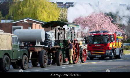 05/21 Besatzungsleiter Ian Godfrey betreibt den engineÕs-Hauptpanzer. Stellen Sie sich vor, itÕs ein Wochenende an Feiertagen und youÕre steckt hinter einem im Verkehr Stockfoto