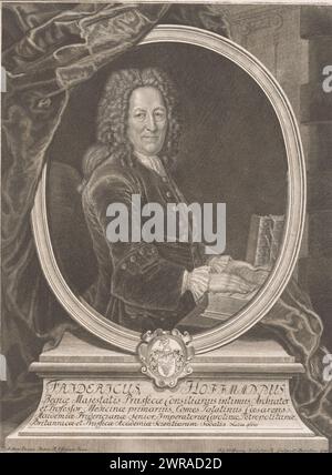 Porträt von Friedrich Hoffmann, Druckerei: Johann Georg Wolffgang, nach Malerei von: Antoine Pesne, Berlin, 1735, Papier, Stich, Ätzen, Höhe 295 mm x Breite 220 mm, bedruckt Stockfoto