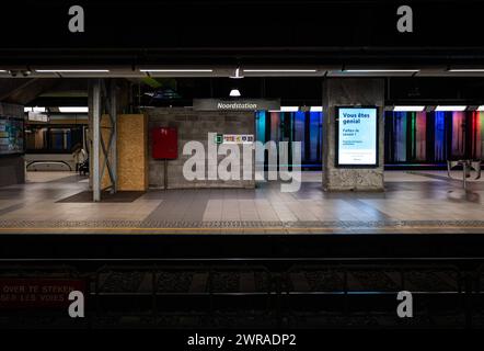 Saint Josse, Region Brüssel-Hauptstadt, Belgien, 2. März 2024 - Bahnsteig für die Straßenbahnmarkenpfade am Bahnhof Brüssel Nord Stockfoto