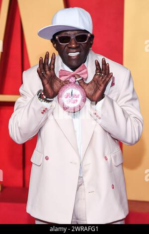 USA. März 2024. Flavor Flav Walking auf dem roten Teppich bei der Oscar Party der Vanity Fair 2024 im Wallis Annenberg Center for the Performing Arts in Beverly Hills, KALIFORNIEN, am 10. März 2024. (Foto: Anthony Behar/SIPA USA) Credit: SIPA USA/Alamy Live News Stockfoto