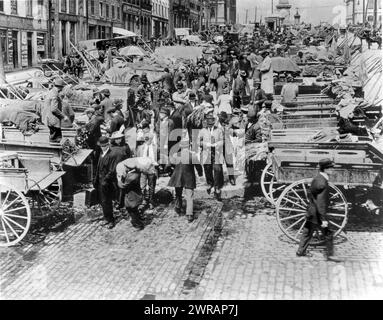 Vintage Photography: Market Day, auf dem Place Jacques-Cartier, in Old Montreal, Kanada. Um 1912-15 Stockfoto