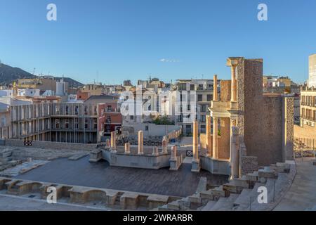 Ruinen unter Restaurierung des römischen Theaters aus dem 1. Jahrhundert v. Chr., archäologische Entdeckung in der Stadt Cartagena, Region Murcia, Spanien. Stockfoto