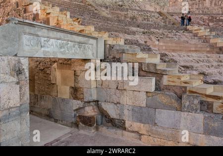 Ruinen unter Restaurierung des römischen Theaters aus dem 1. Jahrhundert v. Chr., archäologische Entdeckung in der Stadt Cartagena, Region Murcia, Spanien. Stockfoto