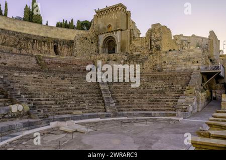 Ruinen unter Restaurierung des römischen Theaters aus dem 1. Jahrhundert v. Chr., archäologische Entdeckung in der Stadt Cartagena, Region Murcia, Spanien. Stockfoto