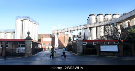 14.12.11...Allgemeine Ansicht der Molson Coors Brewing Company (UK) Ltd in Burton-on-Trent. Um die gesamte Geschichte zu erhalten, kopieren Sie diesen Link und fügen Sie ihn in Ihre Stirn ein Stockfoto