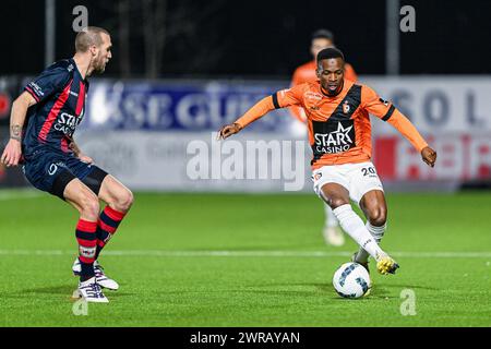 Luik, Belgien. März 2024. Mamadou Kone (20) von KMSK Deinze, dargestellt während eines Fußballspiels zwischen FC Luik und KMSK Deinze am 25. Spieltag der Challenger Pro League 2023-2024, am Montag, 10. März 2024 in Luik, Belgien. Quelle: Sportpix/Alamy Live News Stockfoto