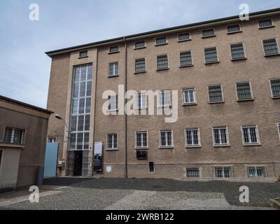 Außenansicht des Zellflügels/Neubaus im ehemaligen Stasi-Gefängnis des Kalten Krieges, Berliner Gedenkstätte Hohenschönhausen, Berlin. Stockfoto