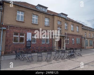 Außenansicht des Gefängniskrankenhausblocks im ehemaligen Stasi-Gefängnis des Kalten Krieges, Berliner Gedenkstätte Hohenschönhausen. Stockfoto