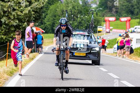 Der britische Radrennfahrer Sean Flynn vom Team DSM kämpft sich beim Einzelzeitfahren der 8. Etappe der Tour de Suisse den Anstieg hoch. (Waldkirch, S Stockfoto