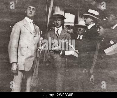 Stellvertretender Marineminister Franklin D. Roosevelt in Havanna Station mit George Marvin und Livingston Davis während einer Reise nach Kuba, Haiti, und Santo Domingo, Januar 1917 Stockfoto