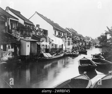 Java - kleine Boote auf dem Dorfkanal, Carpenter, Frank G. (Frank George), 1855-1924., zwischen 1890 und 1923, Boote, Indonesien, Java, 1890-1930, Fotodrucke, 1890-1930., Fotodrucke, 1890-1930, 1 Fotodruck Stockfoto