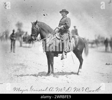 Major General Alexander McDowell McCook, ganzjähriges Porträt auf dem Pferd, nach links gerichtet, fotografiert am 1864. Juli, gedruckt später, McCook, Alexander McDowell, 1831-1903, Militärdienst, Fotodrucke, 1860-1910. Porträtfotos, 1860-1870, Fotodrucke, 1860-1910, 1 Fotodruck Stockfoto