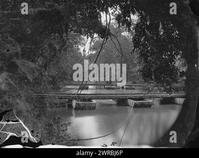 North Anna River, Virginia. Pontonbrücken, gebaut von den 50th N.Y.V. Engineers. Wo ein Teil des 2. Korps unter General Hancock am 23. Mai 1864 kreuzte, O'Sullivan, Timothy H. 1840-1882, Fotograf, 1864. Mai, Vereinigte Staaten, Geschichte, Bürgerkrieg, 1861-1865, Glasnegative, 1860-1870, Stereographen, 1860-1870, 1 negativ: Glas, Stereograph, nasses Kollodion, 4 x 10 Zoll Stockfoto