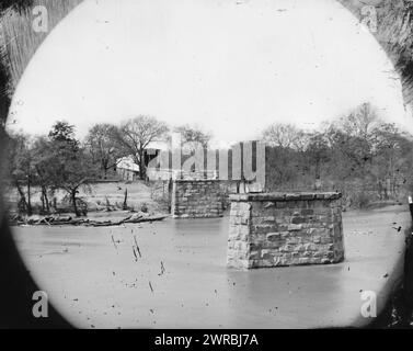 Mrs. Nelson's Crossing, Va Ruinen der Richmond and York River Railroad Bridge über den Pamunkey, oberhalb des Weißen Hauses, Foto vom wichtigsten östlichen Kriegsschauplatz, Grant's Wilderness Campaign, Mai-Juni 1864., O'Sullivan, Timothy H., 1840-1882, Fotograf, 28. Mai 1864, Vereinigte Staaten, Geschichte, Bürgerkrieg, 1861-1865, Transport, Glasnegative, 1860-1870, Stereographen, 1860-1870, 1 negativ: Glas, Stereograph, nasses Kollodion, 4 x 10 Zoll Stockfoto