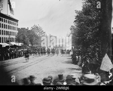 Washington, District of Columbia. Große Rezension der Armee, Brady, Mathew B., ca. 1823-1896, Fotograf, 1865. Mai, Vereinigte Staaten, Geschichte, Bürgerkrieg, 1861-1865, Glasnegative, 1860-1870, Stereographen, 1860-1870, 1 negativ: Glas, Stereograph, feuchtes Kollodion, 4 x 10 Zoll Stockfoto