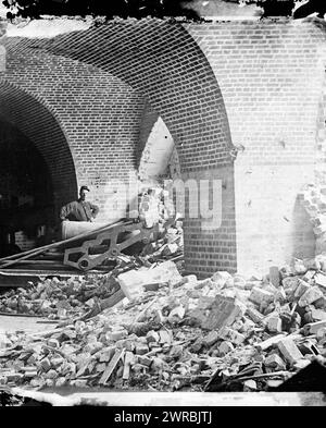 Fort Pulaski, Ga Innenansicht des Bruchs, Fotografien der Federal Navy und Seefahrten gegen die Atlantikküste der Konföderation, insbesondere von Fort Pulaski, Ga, April 1862., O'Sullivan, Timothy H., 1840-1882, Fotograf, 1862. April, Vereinigte Staaten, Geschichte, Bürgerkrieg, 1861-1865, Militäranlagen, Stereographen, 1860-1870., Stereographen, 1860-1870, Nass-Kollodion-negative, 1 negativ (2 Platten): Glas, Stereograph, Nass-Kollodion Stockfoto
