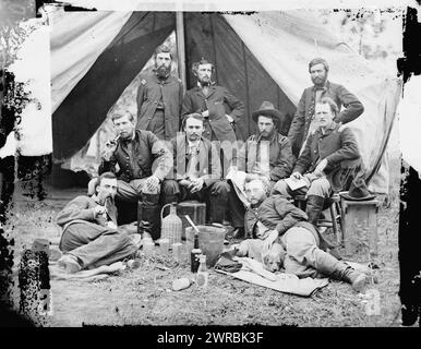 The Peninsula, Virginia Das Personal von General Fitz-John Porter; LTS. William G. Jones und George A. Custer liegen, Foto aus dem östlichen Kriegsschauplatz, The Peninsular Campaign, Mai-August 1862, Gibson, James F., 1828-, Fotograf, 20. Mai 1862., Vereinigte Staaten, Geschichte, Bürgerkrieg, 1861-1865, Stereographen, 1860-1870., Stereographen, 1860-1870, Nass-Kollodion-negative, 1 negativ (2 Platten): Glas, Stereogramm, Nass-Kollodion Stockfoto