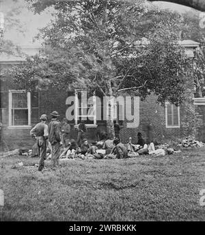 Fredericksburg, Virginia Verwundete aus der Schlacht in der Wildnis, Foto aus dem östlichen Kriegsschauplatz, Grant's Wilderness Campaign, Mai-Juni 1864, Gardner, James, 1832-, Fotograf, 1864. Mai, Vereinigte Staaten, Geschichte, Bürgerkrieg, 1861-1865, Verletzte, Stereographien, 1860-1870. Stereographen, 1860-1870, Nass-Kollodion-negative, 1 negativ (2 Platten): Glas, Stereograph, Nass-Kollodion Stockfoto