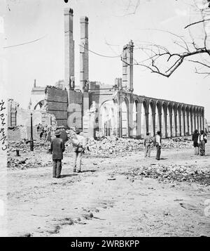 Charleston, S.C. Ruinen des Depots der North Eastern Railroad, Fotografien der Federal Navy und Seefahrten gegen die Atlantikküste der Konföderation, insbesondere von Charleston, S.C., 1863-1865., Barnard, George N., 1819-1902, Fotograf, 1865. April, USA, Geschichte, Bürgerkrieg, 1861-1865, Transport, Stereographen, 1860-1870., Stereographen, 1860-1870, Nass-Kollodeonnegative, 1 negativ (2 Platten): Glas, Stereograph, Nass-Kollodium Stockfoto