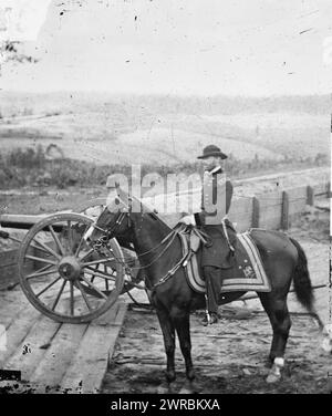 Atlanta, General William T. Sherman zu Pferd in Federal Fort No. 7, Foto vom Krieg im Westen. Diese Fotos sind von Sherman in Atlanta, September-November 1864. Nach dreieinhalb Monaten unaufhörlicher Manövriermanöver und harter Kämpfe zwang Sherman Hood, das Munitionszentrum der Konföderation aufzugeben. Sherman blieb dort, ruhte seine vom Krieg getragenen Männer aus und sammelte Vorräte, für fast zweieinhalb Monate. Während der Besetzung war George N. Barnard, offizieller Fotograf des Chief Engineer's Office Stockfoto