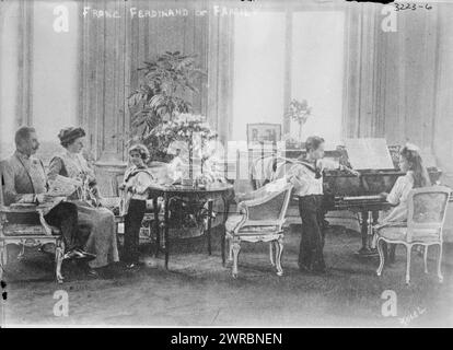 Franz Ferdinand & Familie, Foto zeigt Erzherzog Franz Ferdinand von Österreich (1863-1914) mit seiner Ehefrau Sophie, Herzogin von Hohenberg (1868-1914) und deren Kindern., zwischen ca. 1910 und ca. 1915, Glasnegative, 1 negativ: Glas Stockfoto