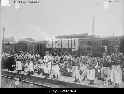 Algerische Soldaten, Foto zeigt algerische Soldaten in Europa während des Ersten Weltkriegs, zwischen ca. 1914 und ca. 1915, Weltkrieg, 1914-1918, Glasnegative, 1 negativ: Glas Stockfoto