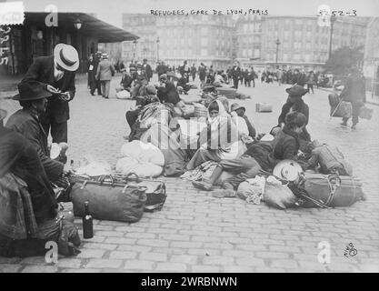 Flüchtlinge, Gare de Lyon, Paris, Foto zeigt Flüchtlinge in Paris während des Ersten Weltkriegs, zwischen ca. 1914 und ca. 1915, Weltkrieg, 1914-1918, Glasnegative, 1 negativ: Glas Stockfoto