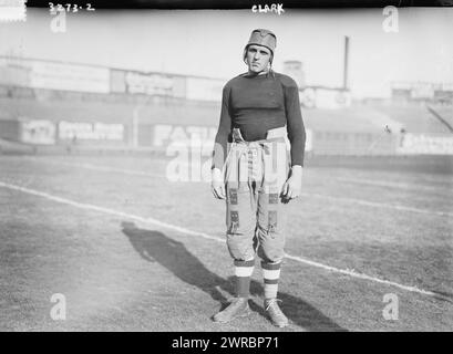 Clark, Foto zeigt L. R. (Leslie Russell) Clark (Class of 1918), der Quarterback der Brown University war, im Spiel gegen die Cornell University, das am 24. Oktober 1914 im Polo Grounds (Brush Stadium) in New York City stattfand., 24. Oktober 1914, Glass negative, 1 negative: Glas Stockfoto