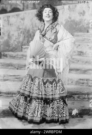 Farrar als „Carmen“, Foto zeigt Geraldine Farrar (1882–1967), eine amerikanische Sopransängerin und Filmschauspielerin. 1910 und ca. 1915, Glasnegative, 1 negativ: Glas Stockfoto