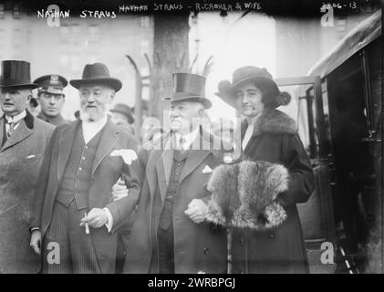 Nathan Straus und R. Croker & Wife, Foto zeigt Nathan Straus (1848–1931), US-amerikanischer Philanthrope und Miteigentümer der New Yorker Kaufhäuser R.H. Macy und Abraham Straus, zusammen mit Richard Eyre Croker (1843–1922), einem Boss der Tammany Hall. 1910 und ca. 1915, Glasnegative, 1 negativ: Glas Stockfoto